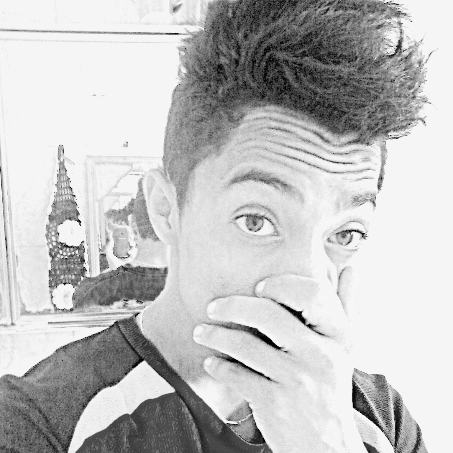 '\m/' Follow me ! ( Siga-me ) ! '\o/'