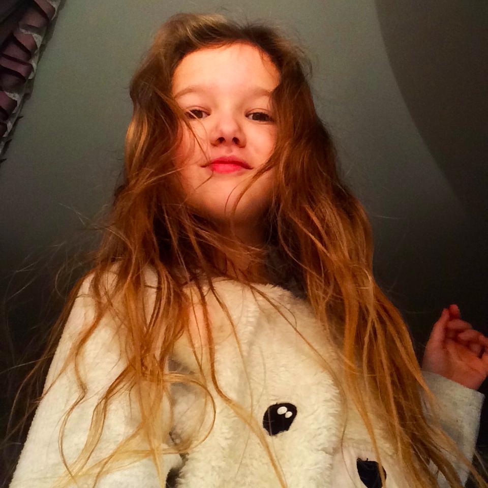 hey im evelīna 11 . my fovorite thing to do is trawel end shop with my mom .love u:*