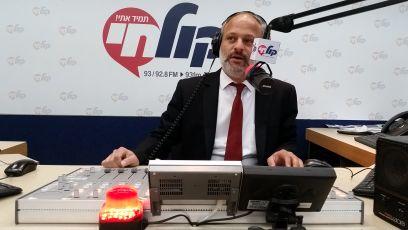 מנהל התכניות והחדשות ומגיש מהדורת הבוקר ברדיו קול חי