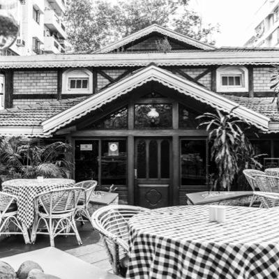 Serving an extensive range of kababs, indian cuisine, drinks and music pretty much sums up T Oaks. Make it a part of your life.