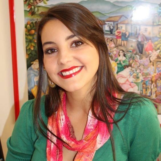 Publicista, Locutora, Fotografa novata...100% Venezolana y mamá de la princesa Amelie