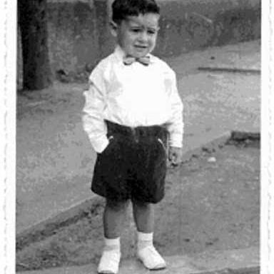 Aquila55Del's profile picture. Amante della  filosofia spicciola, mi diverte commentare alcuni programmi TV. Amo la D'Urso perche' mi ha fatto scoprire il vero universo del ridicolo.