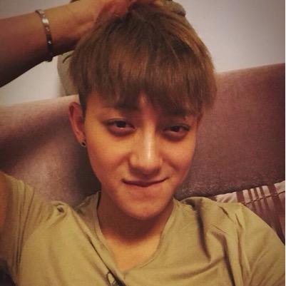 ผมเทา บอทอิสระที่หล่อที่สุด ยินดีที่ได้รู้จัก ผมใจดี ไม่กัด คุยได้ครับ ~~ .ยิ้มตาหยี ^ ^
