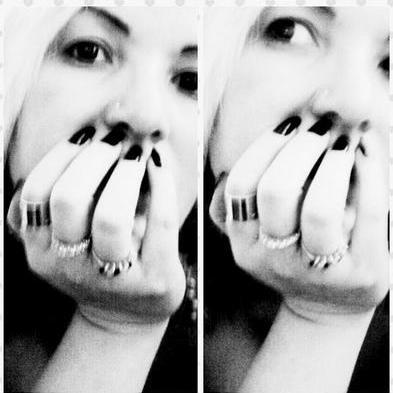 Não é preciso mostrar beleza aos cegos, nem dizer verdade aos surdos. Basta não mentir para quem te escuta, nem decepcionar os olhos de quem te vê.