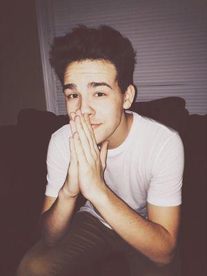 saved9264100975's profile picture. follow @idkwhoseside for gain tweets