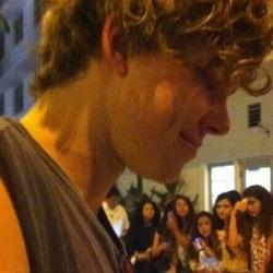 hi this is a free follow! you can follow my main acc @itzsusieq if you want im funny sometimes:)