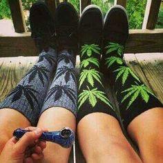 3stonerbuds's profile picture. just 3 stoner best friends smoking weed and updating you with the crazy shit we say while stoned. Aiylah, Aria and Buzz.