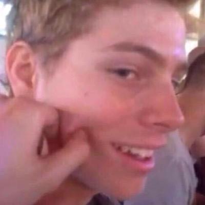 follow @keIlinftvic or unf