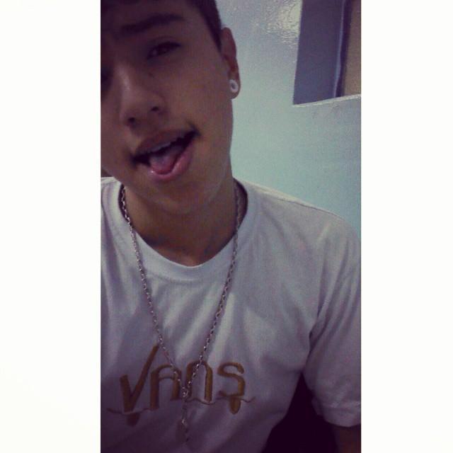 me chame no whatsapp haha eu tiro seu tédio :p chama la: 011 972441960