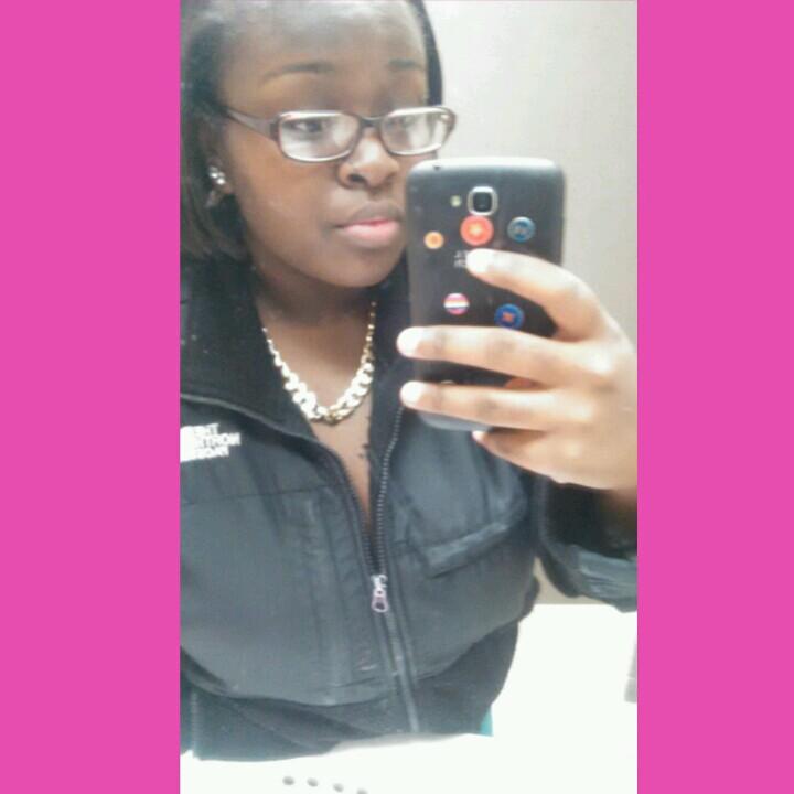 .- mαlíkα ; í'm mє & thαtѕ αll í cαn вє ♡ fσllσw mє & íll fσllσw вαck .' ♥ Singleeee .