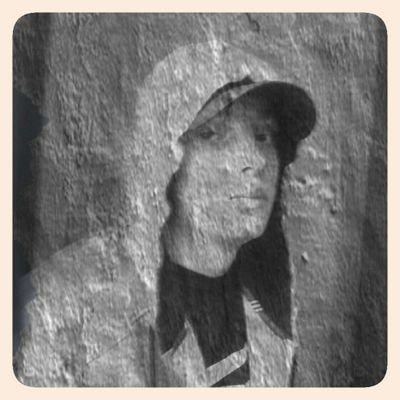 Hay ... My name is Tom and I'm a big fan of Eminem, I would like to me a recorded even one song.