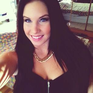 28 years old , love to read , playing video games and spend time with my little family