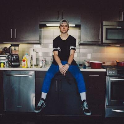 Follow @arsenicjohnson for a dm to nash! :) I promise she'll dm you!