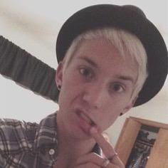 nineinthenight's profile picture. hopeless romantic, lost girl with an iphone and an alarm clock