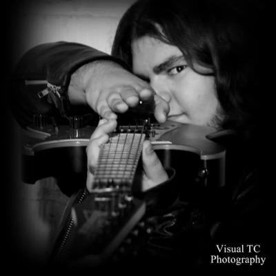 Guitarrista solista en grupo de Trayax, heavy/speed metal. La música no es un sentimiento, ni tampoco una cultura, sino una forma de vivirla.

España, BCN
