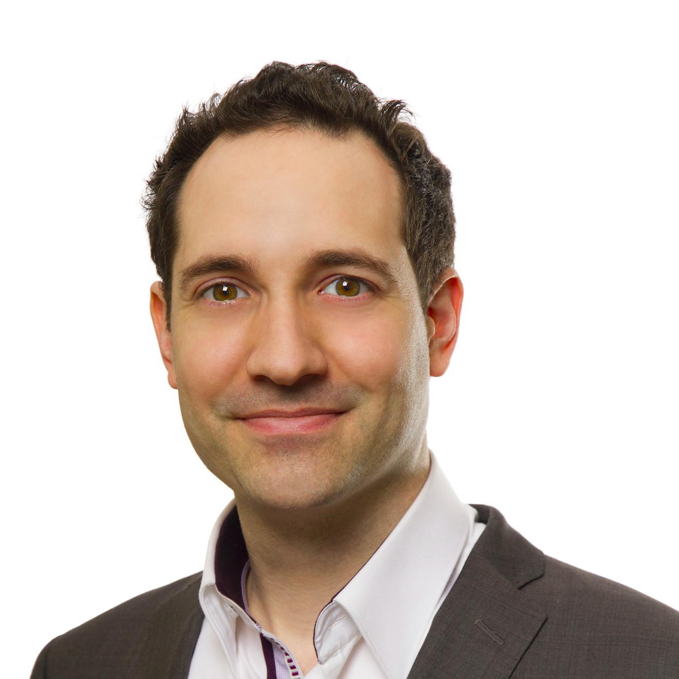 Courtier immobilier résidentiel chez Remax du Cartier. Développeur en nouvelles techniques de solution de vente immobilière.