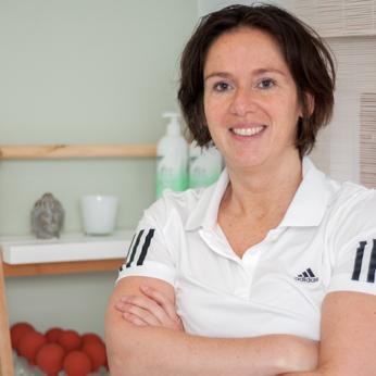 Geboren in Zeeland, ondernemer in Flevoland, inwonen Oost-Gelre, werkt ook in 🏥.