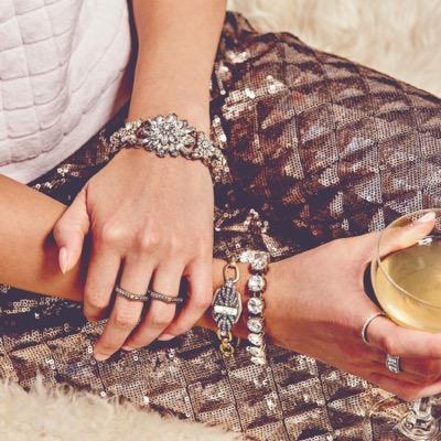 Official Merchandiser for Chloe + Isabel jewelry. 

http://t.co/qDH6ADttXk