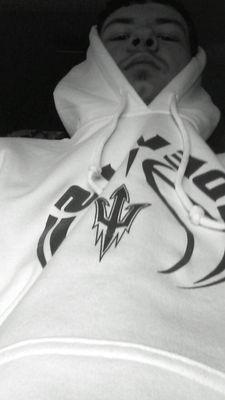 cb907ba8b3d0409's profile picture. i play soccer abd basketball