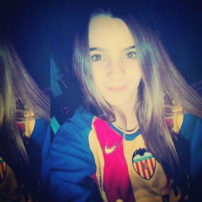 Me presento voluntaria, voluntaria como tributo. «¿Qué no podias vivir sin mi? Eso quedó en el aire, pasastes de ser todo en mi vida, a no ser nadie»