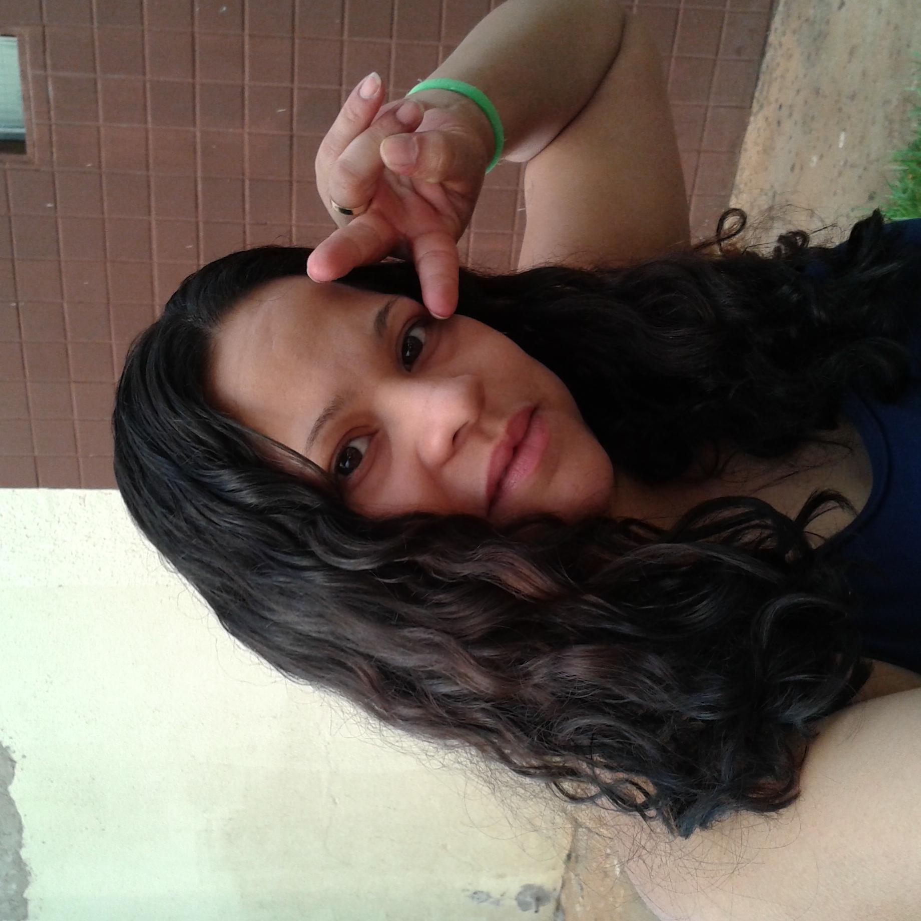 vivianesof's profile picture. 