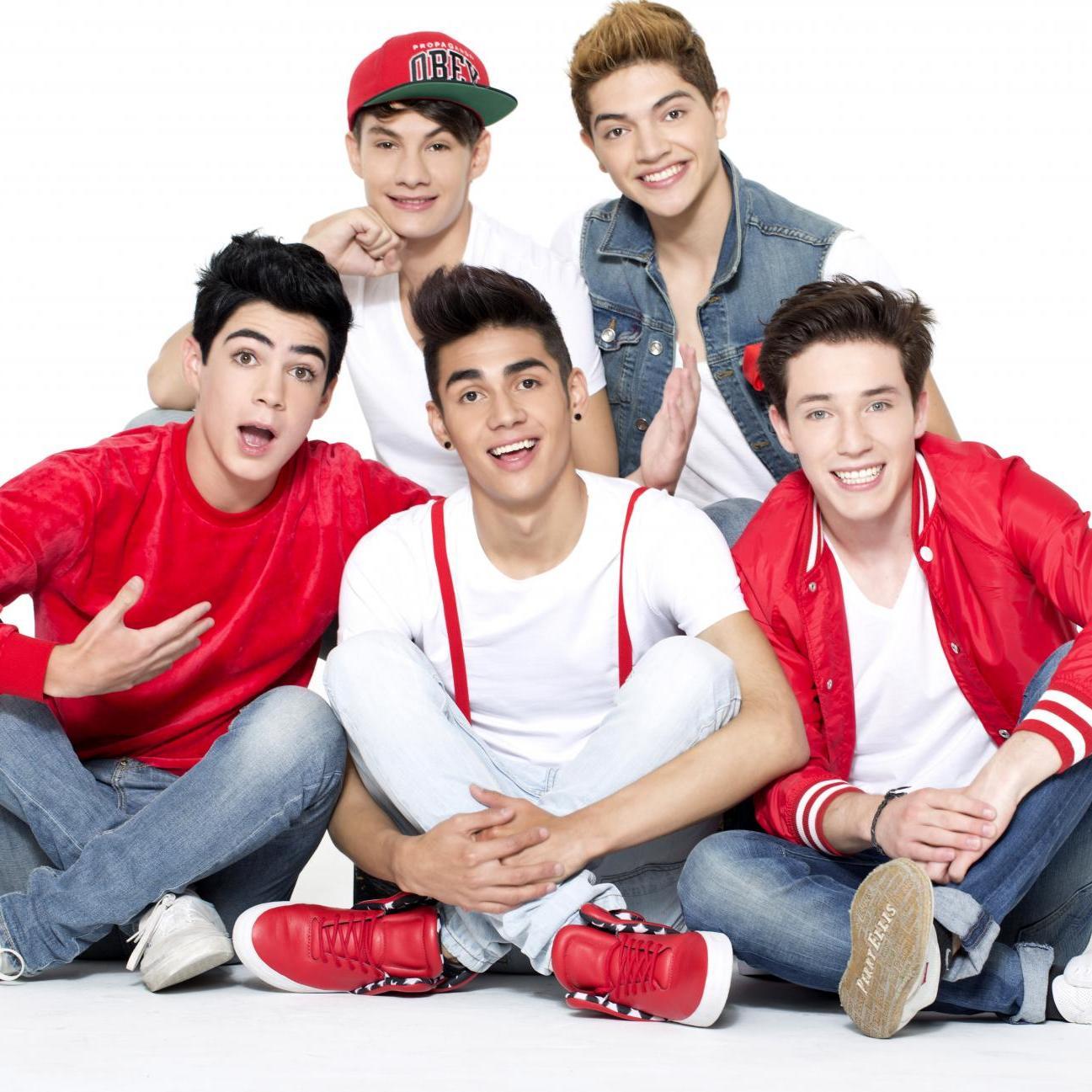 somos tres coders locas 2 por @soyalonsovillal y 1 por @JosDice