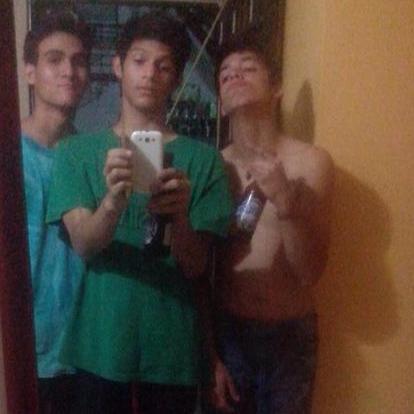 -17. / 06-02/ Skate and destroy lml / Rock and roll. / Orgullosamente criollo.