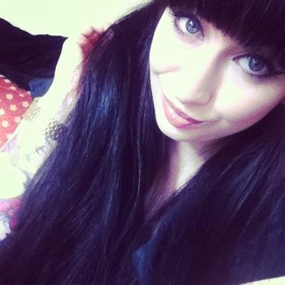 gothikins's profile picture. 'I could never be a morning person for the moon and I are too much in love'