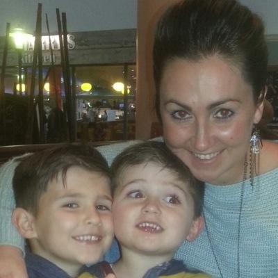 Mum to x3 Mini Humans x2 Boys & a Little Lady 💖 Coronary Care Nurse @Aneurin Bevan Healthboard RGH Always smiling 🥰