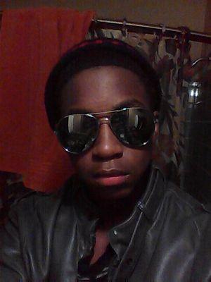 yashizwek57's profile picture. rt stands for rmontaye