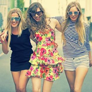 Street Fashion Blog provide #StreetFashionTrends #CelebrityStreetFashion News #StreetStyle and #StreetFashionBlogger Tips and Photos.