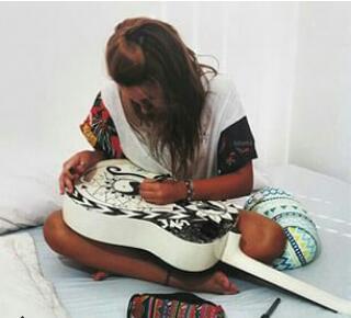 Já parou pra pensar que quando você começa a excluir pessoas negativas da sua vida, cê acaba encontrando gente que realmente vale a pena?