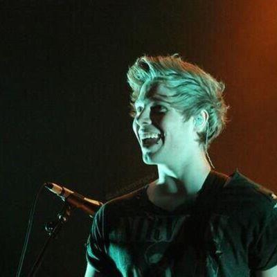 my life is basically waiting for a Michael Clifford follow......