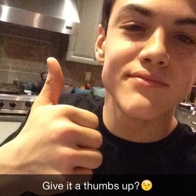 @ethangdolan
FOLLOW ME PLIS ETHAN