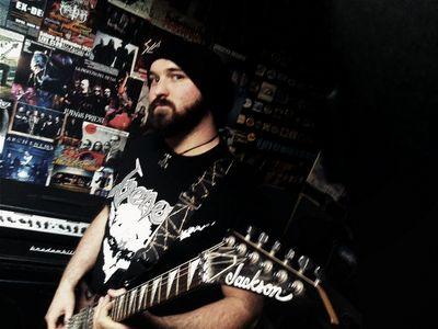 MicheleAlluigi's profile picture. Collaboratore giornalistico, Recensore Rock & Metal in My Blood, musicista, tecnico audio Archetype Rec.