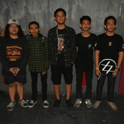 a project be seriously cold like ice | POP PUNK!!! 
@gigioge @riyandaelseray @ayamdinosaurus @shandymhd @imamhimam