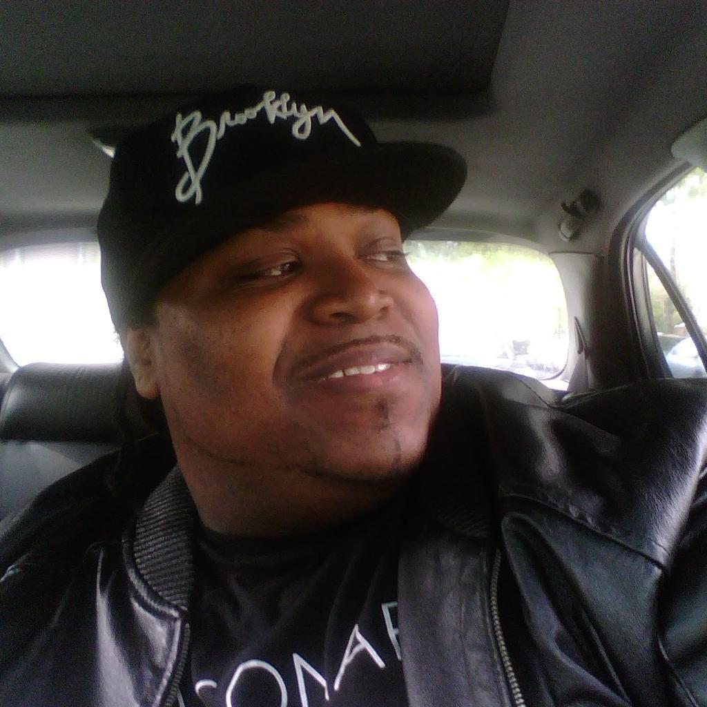 I am a entrepreneur looking to network with people thats looking for a legit way to work from home.