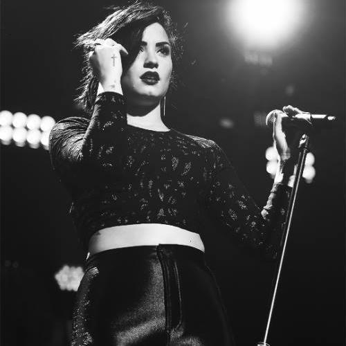 Bana marketten bi tane Demi Lovato alsanıza :D