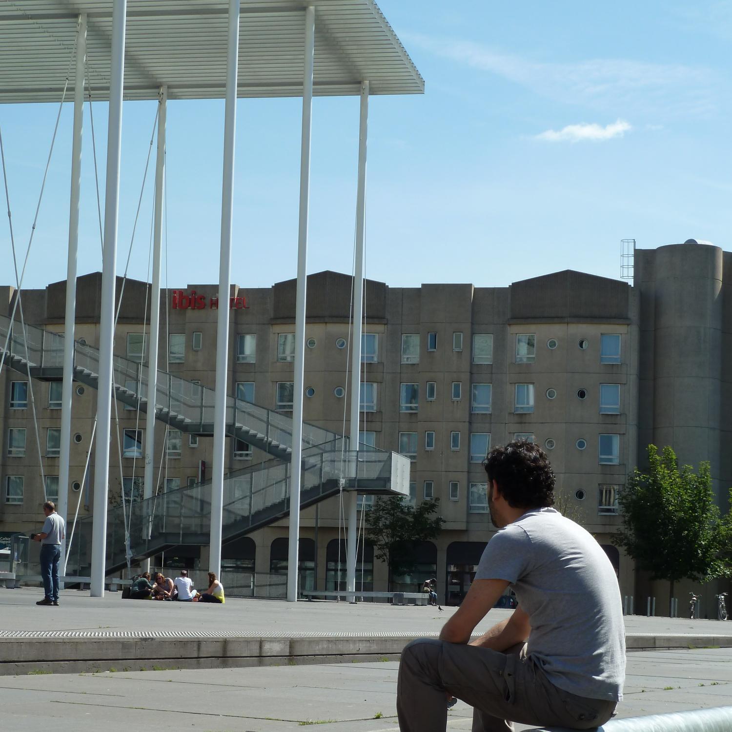 Urbanist and researcher focused on “islands” and #antifragile urban systems. Rational flâneur. Novato na capoeira. Runner. PhD candidate at @UMontreal.