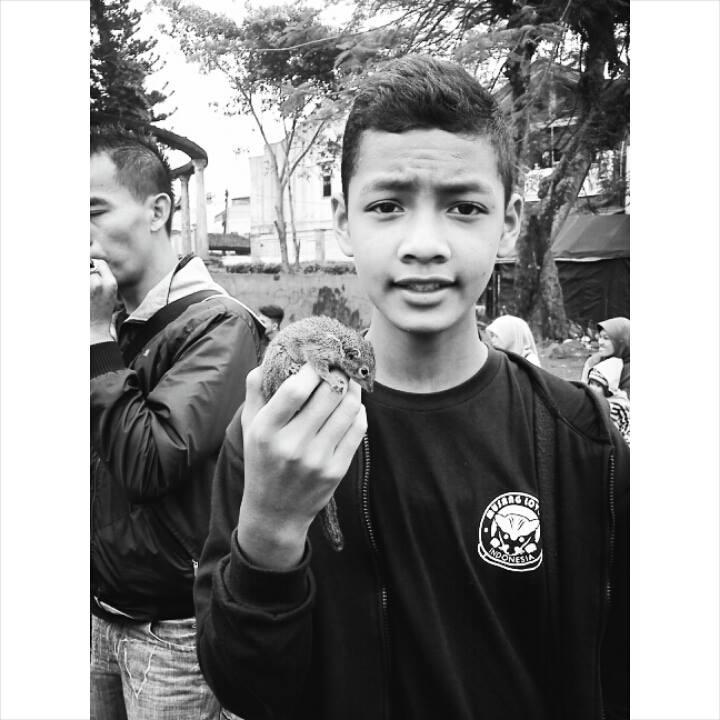 Kenal→ jadi temen→ deket→ curhat→ care→ suka→ pdkt→ jadian→ berantem→ putus→ musuhan

#FaktaOrangPacaran  

mending jadi JONES -,-