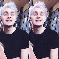 Mukex_xCashton's profile picture. free follow from @BesideYoux5SOS she follows back ✨ RT link please ✨