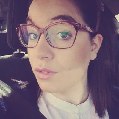 AngelaSerran1's profile picture. 