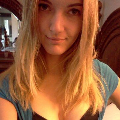 18 ans, demoiselle #blonde seule dans la vie de tous les jours. J’adore les hommes et eux aussi. #snapchat coquin et webcam pour toi si tu me suis !