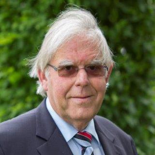 Veertig jaar openbaar accountant/bestuurder.Thans mediator, gerechtelijk deskundige.