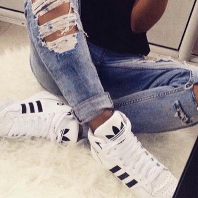 Cette page partage des style vestimentaire différent&déclassésMais pour ceux qui veulent des pubs venez en privée et je posterai vos photos.Faites tournez✌️
