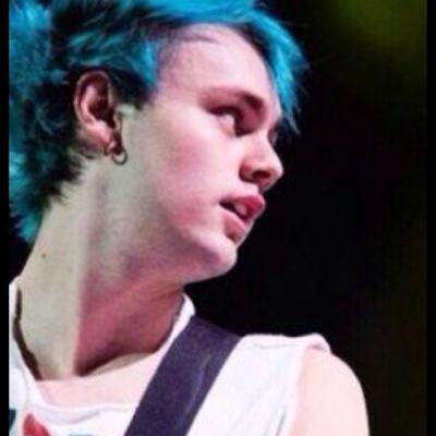 hey, please follow @lannahdaisy just ask for a folow backx