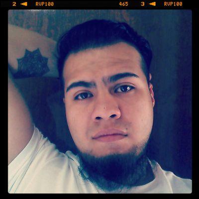 La buena onda!! amante del techno...buena musica y artes plásticas, un buen libro y un café en una tarde lluviosa ufff!!!