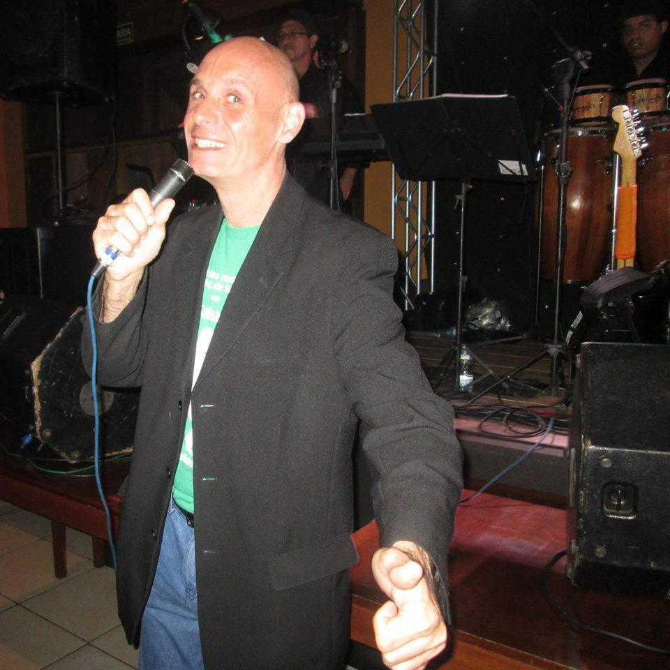Produtor de bailes,professor de dança de salão e apresentador official da TV SUCESSOS.
saiba mais... http://t.co/VEhbR1xWjk