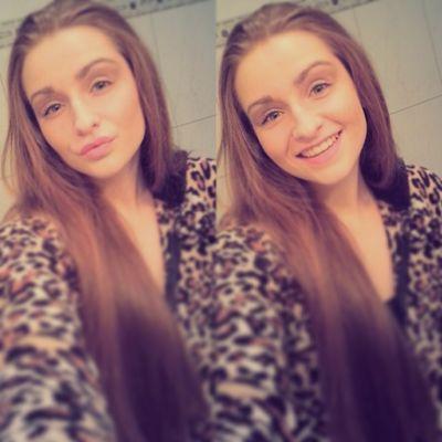 If you can make a girl laugh, you can make her do anything ❤