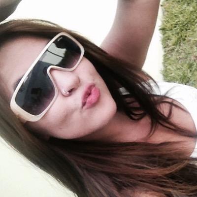 ★ Taurina ,18 anos , Direito .
Praticar o direito é alegria para o justo .